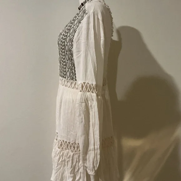 SHYANNE WOMEN'S OFF WHITE EMBROIDERED LACE PEASANT DRESS - Picture 5 of 15